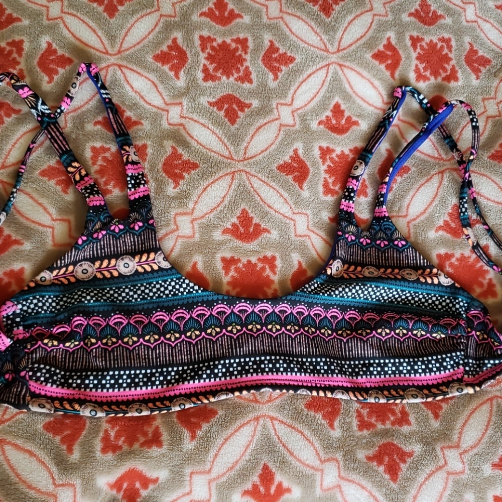 🌻 Patterned Bikini Top Size Medium